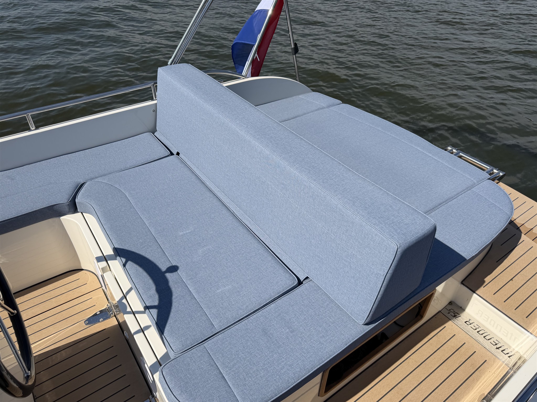 foto: 20 Interboat Intender 750 Cabin