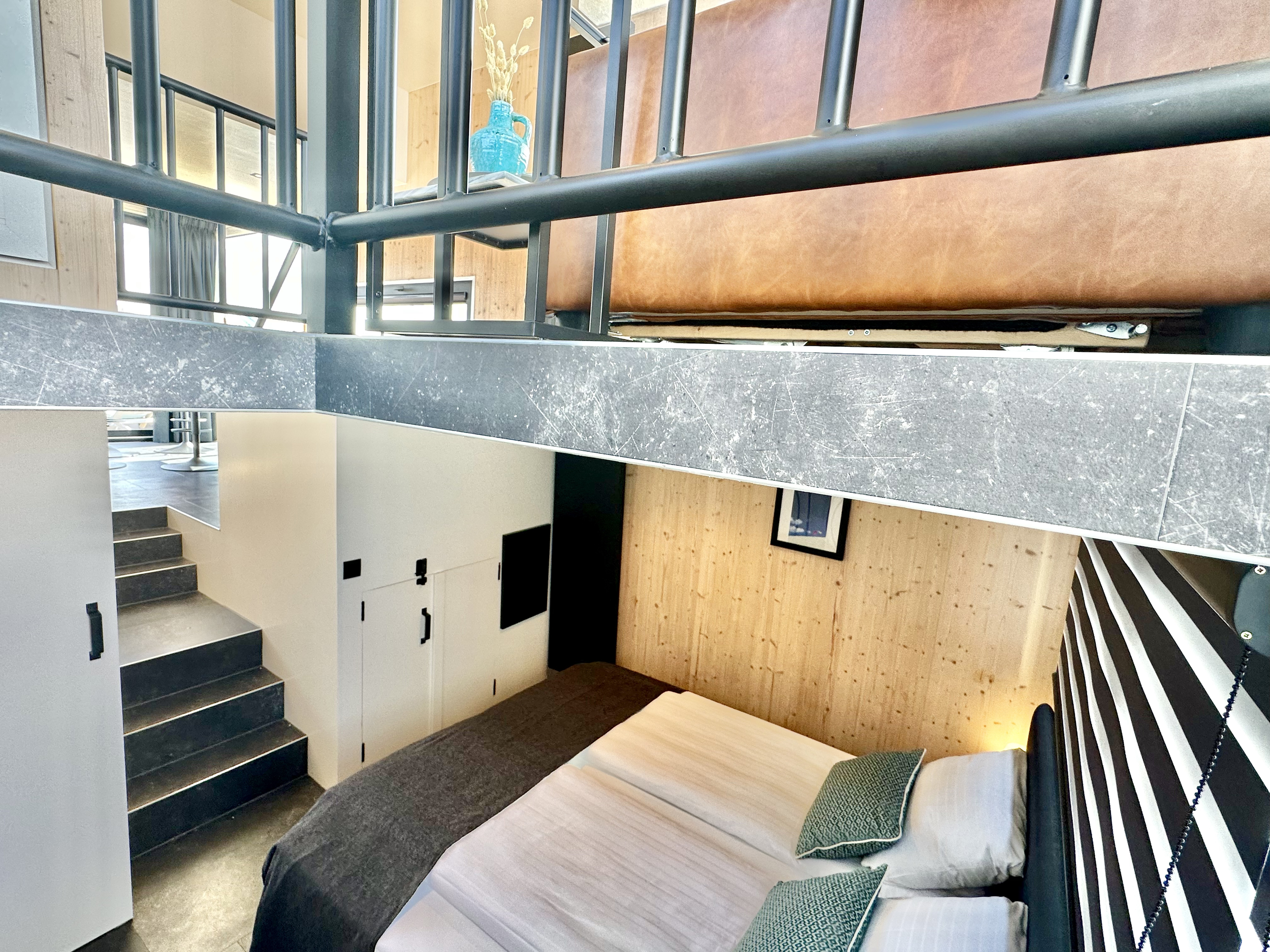 foto: 21 HOMESHIP VaarLoft Volledig Elektrische Houseboat