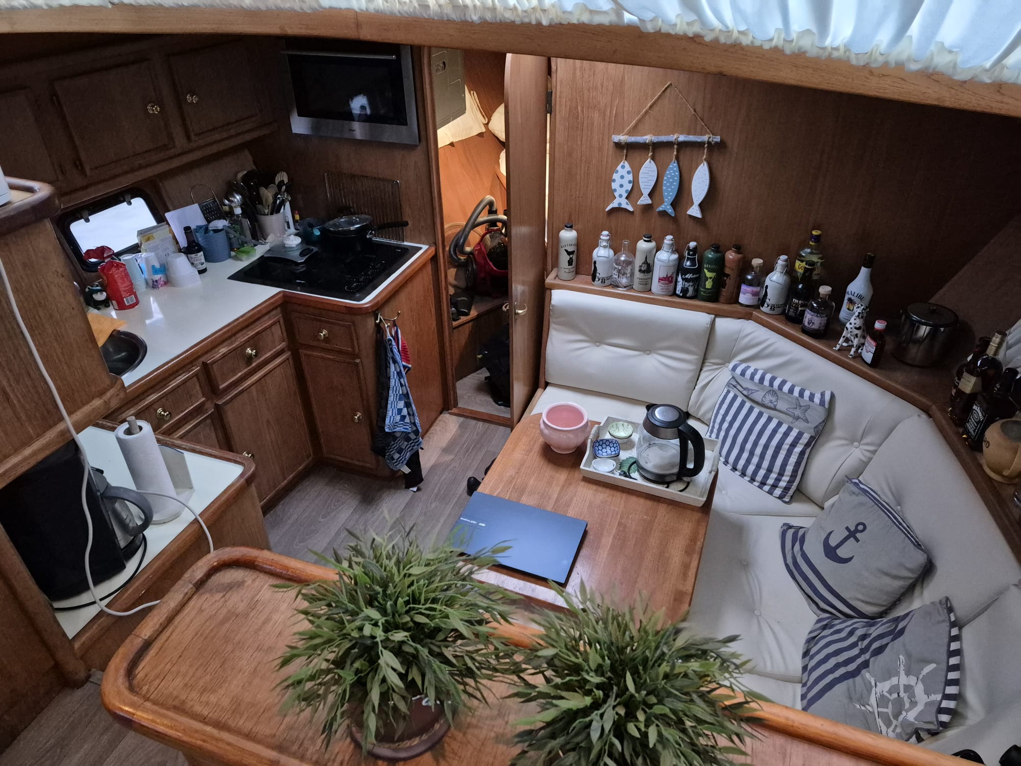 foto: 9 Valk  Voyager ( Woonboot )