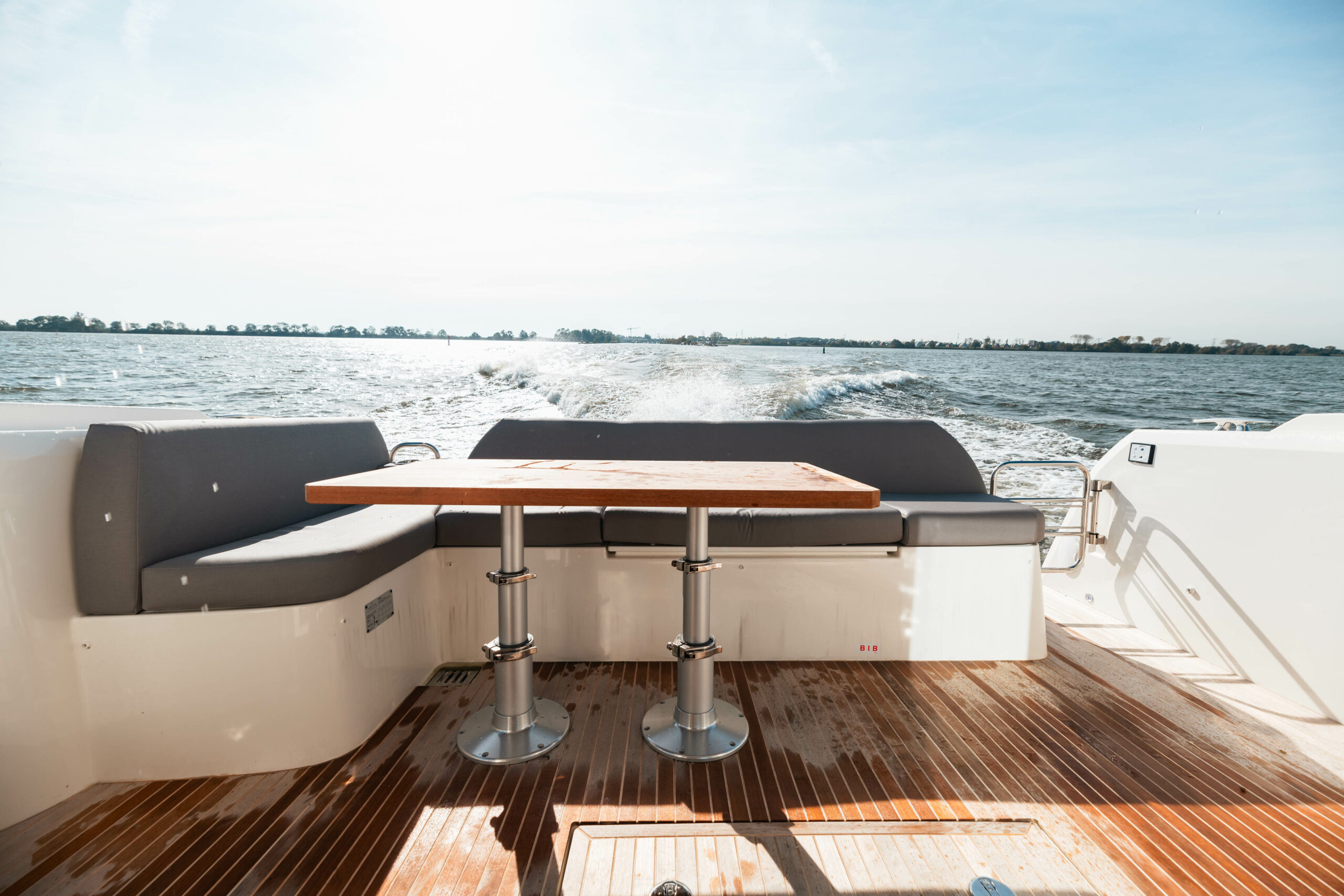 foto: 6 Prestige 420S