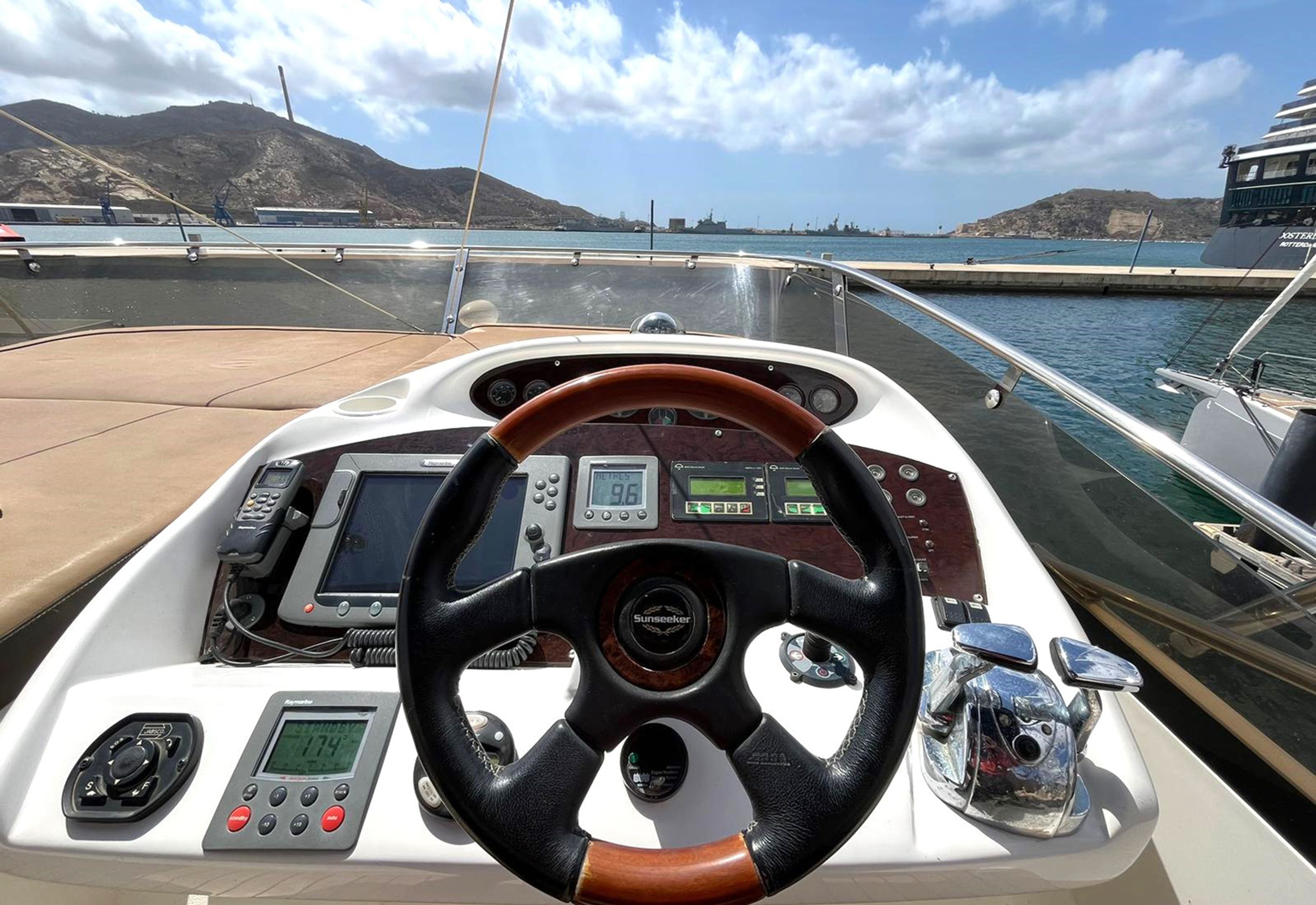 foto: 11 Sunseeker Manhatten 50