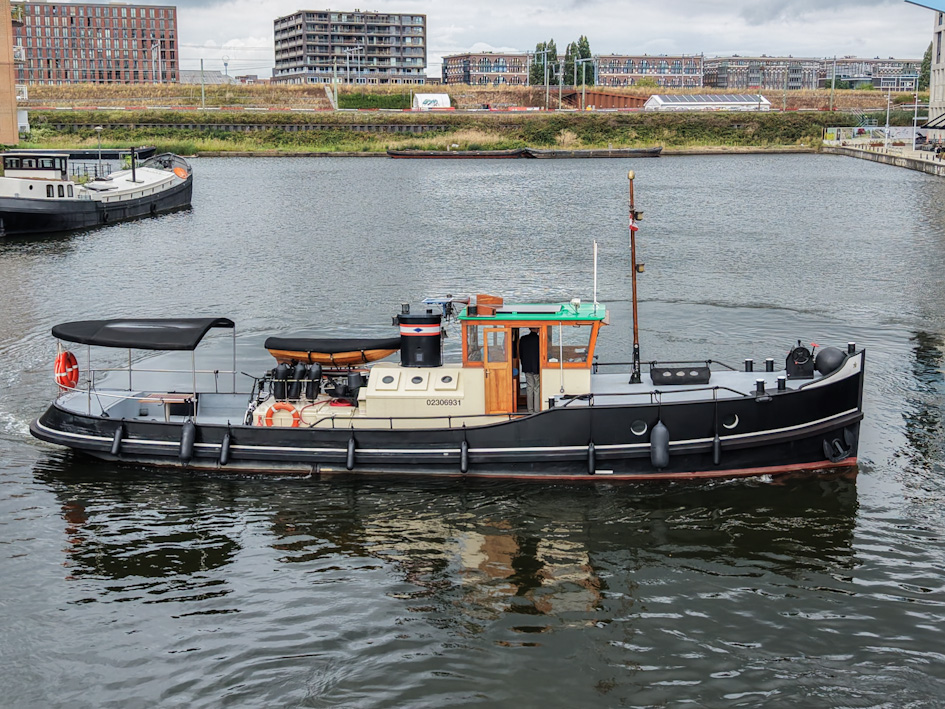foto: 23 Motorsleepboot Carbon 15.63 met CBB