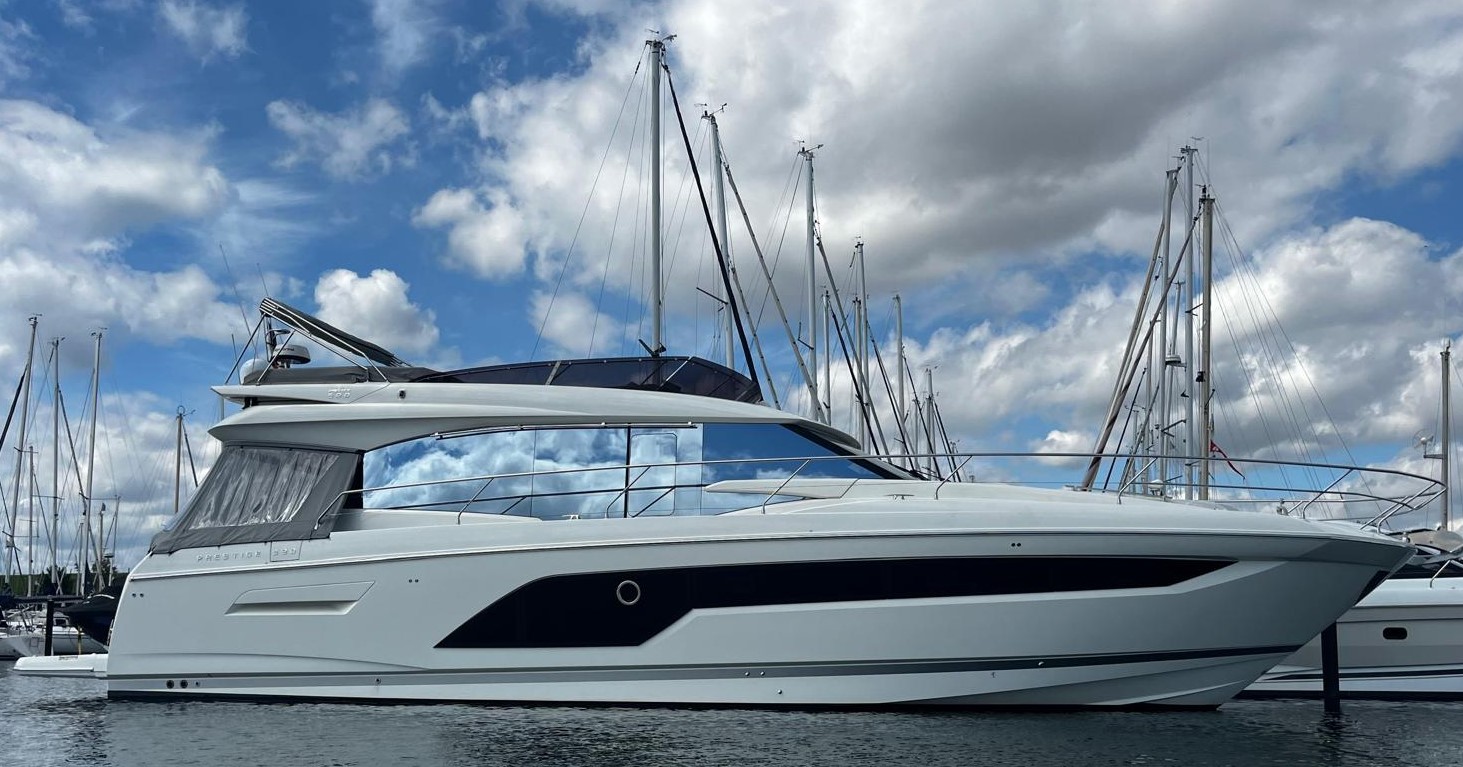 foto: 21 Prestige 590 Flybridge