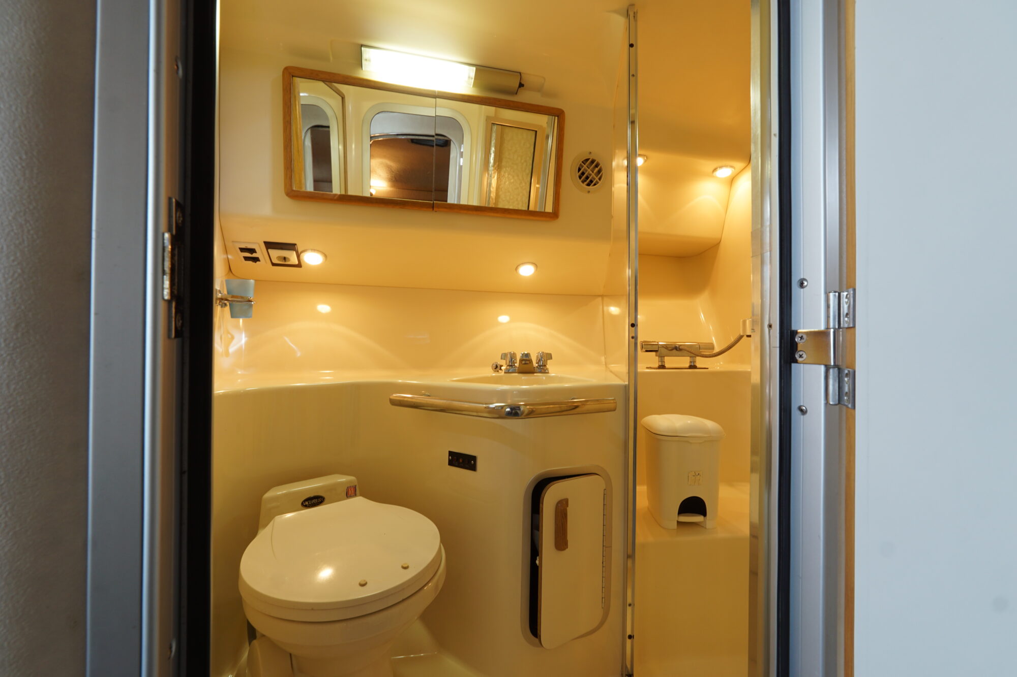 foto: 30 Sea Ray Sea Ray 400 Express Cruiser