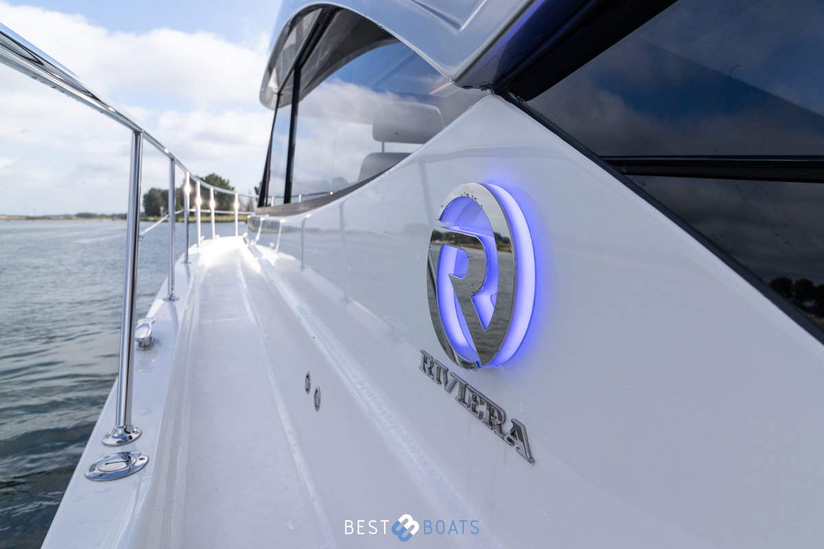 foto: 22 Riviera 4600 SPORT YACHT-PLATINUM EDITION