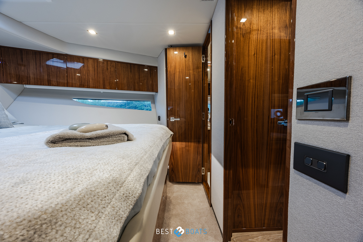 foto: 31 Riviera 4600 SPORT YACHT-PLATINUM EDITION