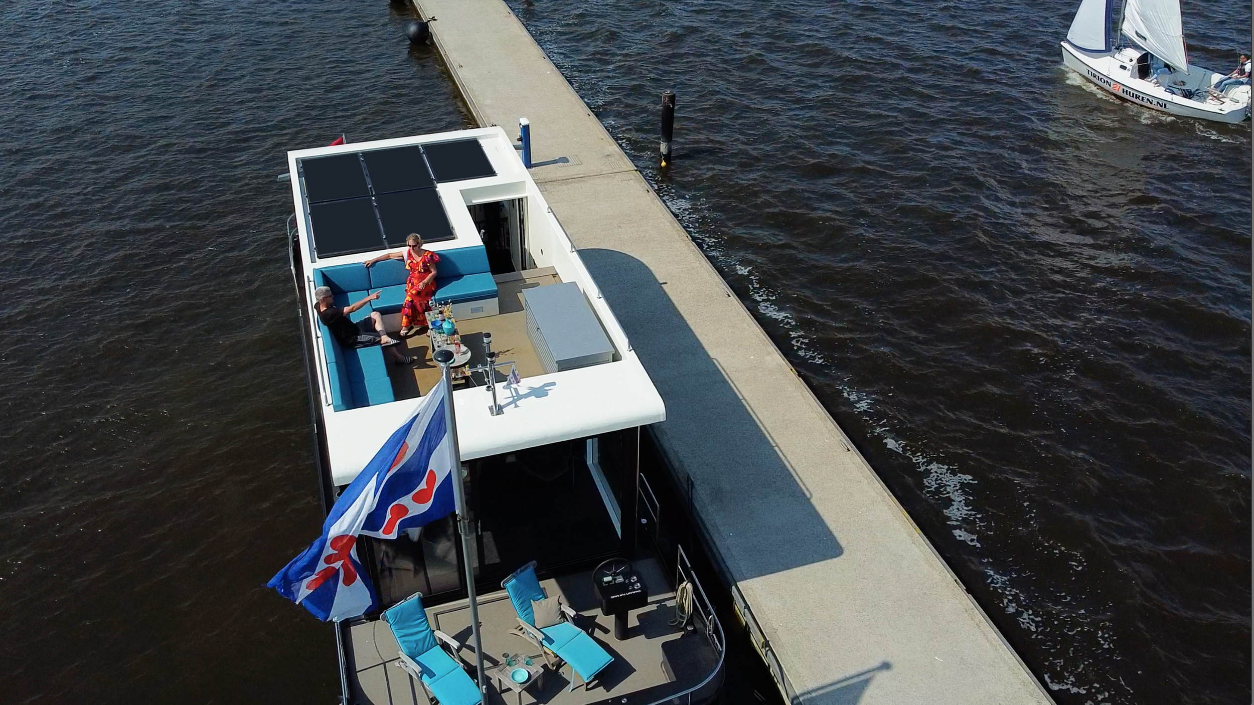 foto: 22 HOMESHIP VaarLoft Volledig Elektrische Houseboat