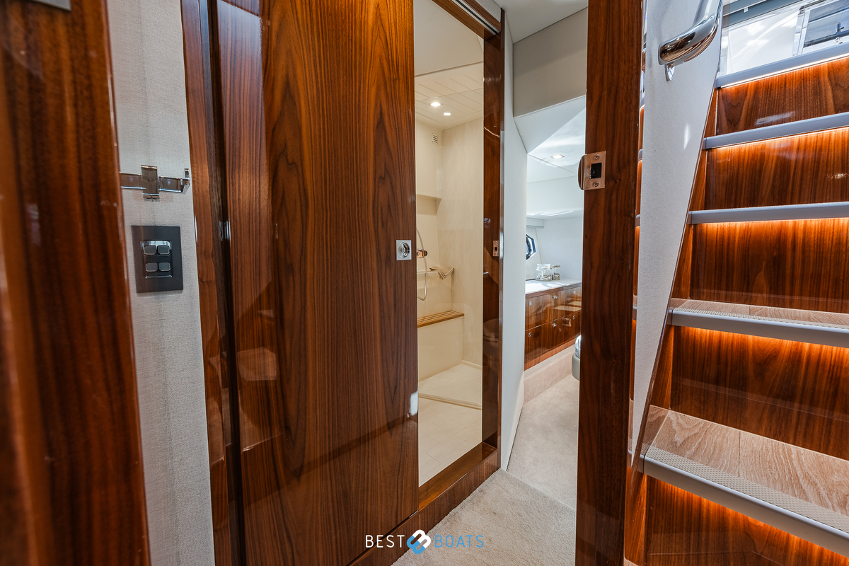 foto: 32 Riviera 4600 SPORT YACHT-PLATINUM EDITION