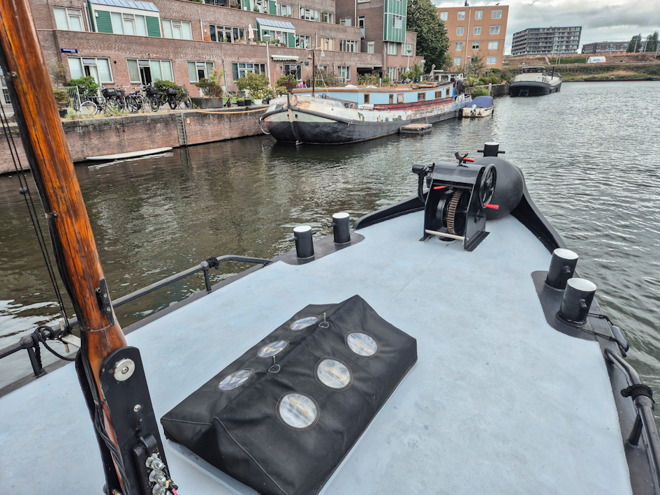 foto: 24 Motorsleepboot Carbon 15.63 met CBB
