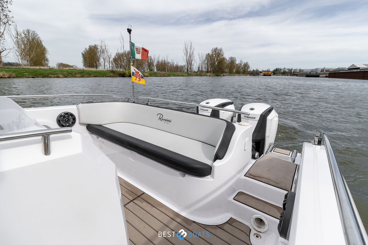 foto: 7 Ranieri Voyager 26S