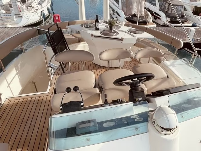 foto: 9 Fairline Squadron 52
