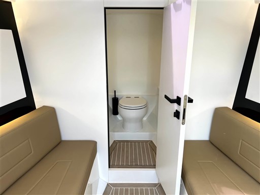 foto: 9 Vandutch 32 - Goldfinger