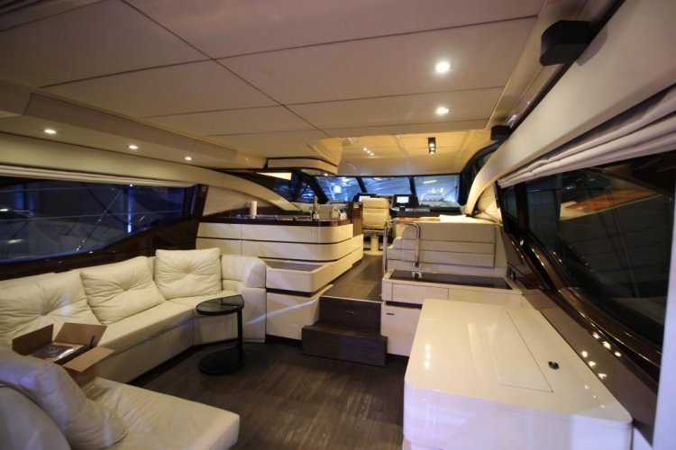 foto: 44 Azimut 60