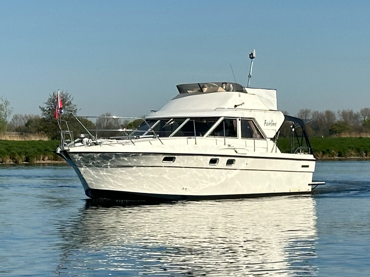 foto: 21 Fairline  31 Corniche 