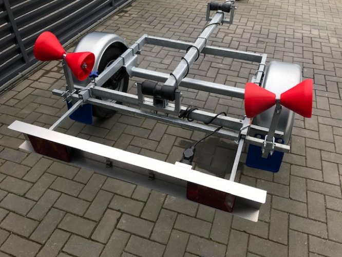 foto: 6 ITrailer
         TTH001 Rubberboot met diabolo