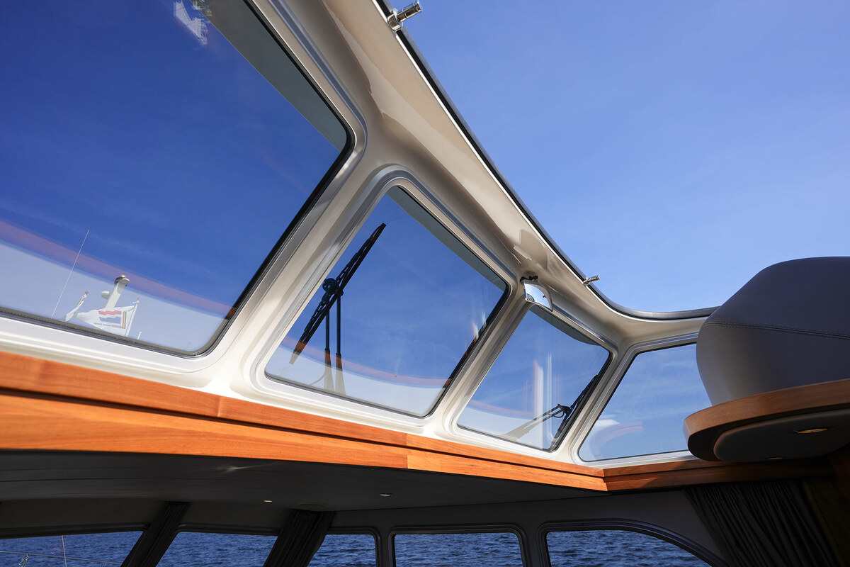 foto: 34 Linssen Grand Sturdy 410 AC Variotop met stabilisator