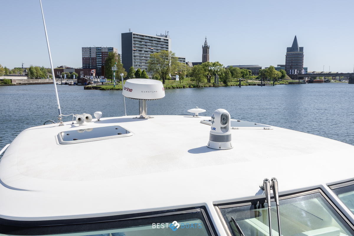 foto: 18 Tiara 4300 Sovran