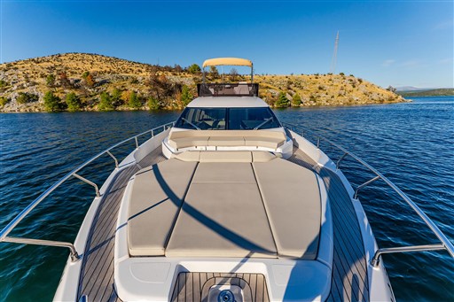 foto: 9 Ferretti Yachts 550