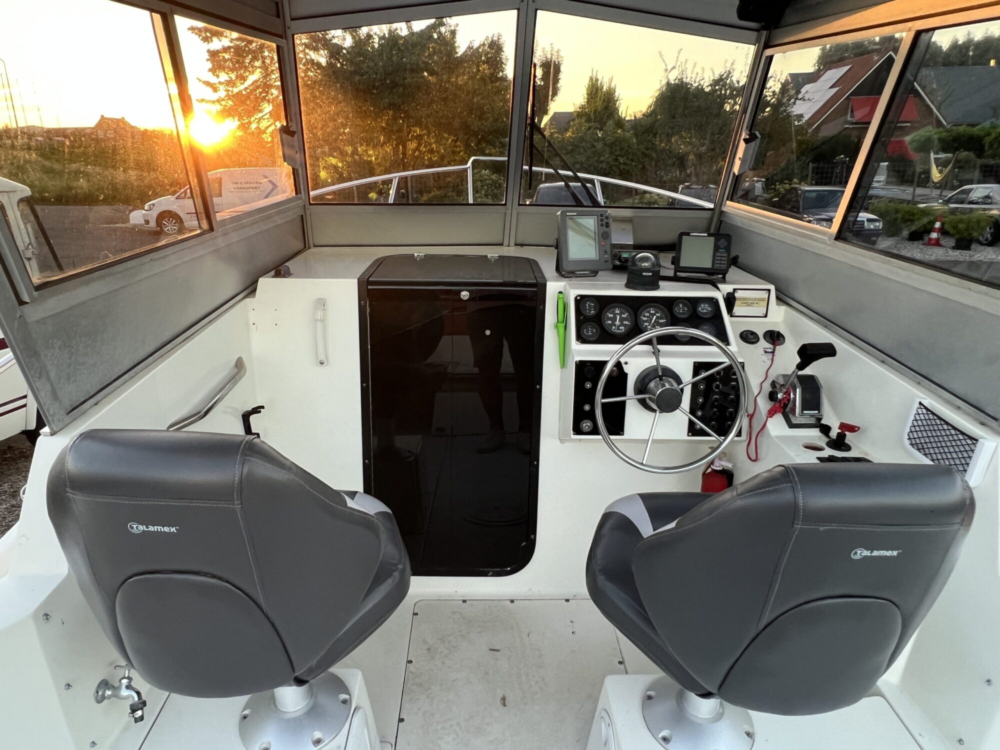 foto: 8 Celebrity Celebrity 2500 Fish Hawk