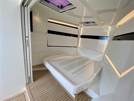 foto: 12 Vandutch 48