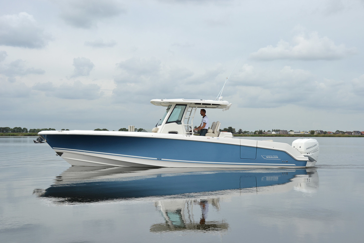 foto: 26 Boston Whaler 330 Outrage