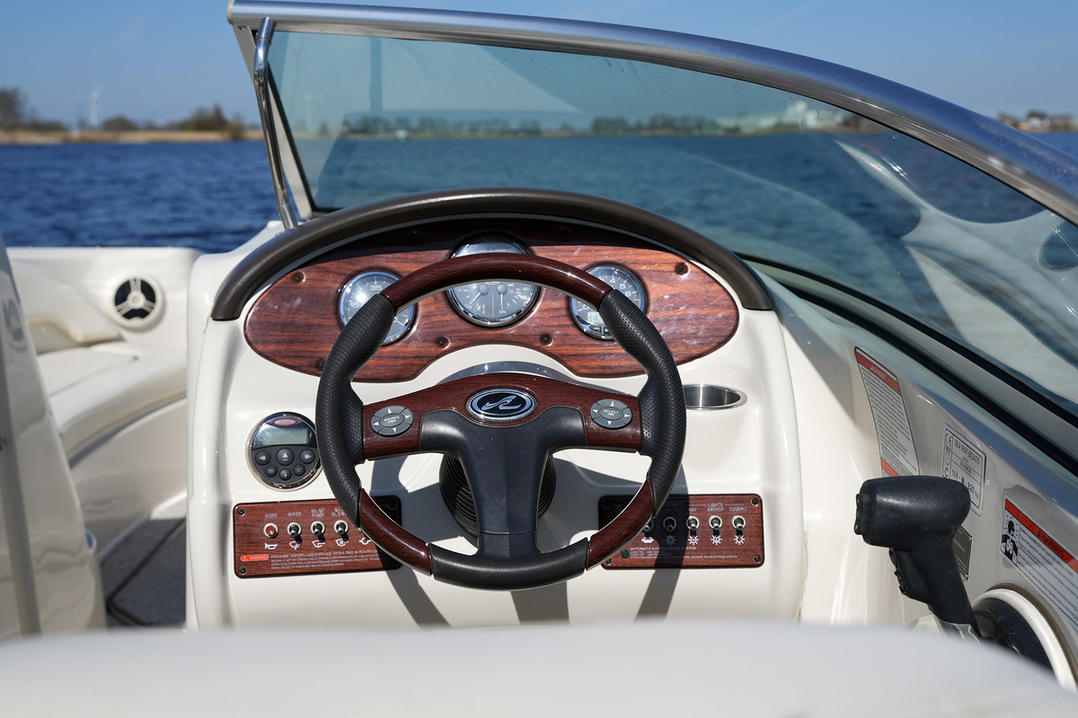 foto: 21 Sea Ray 220 Sundeck