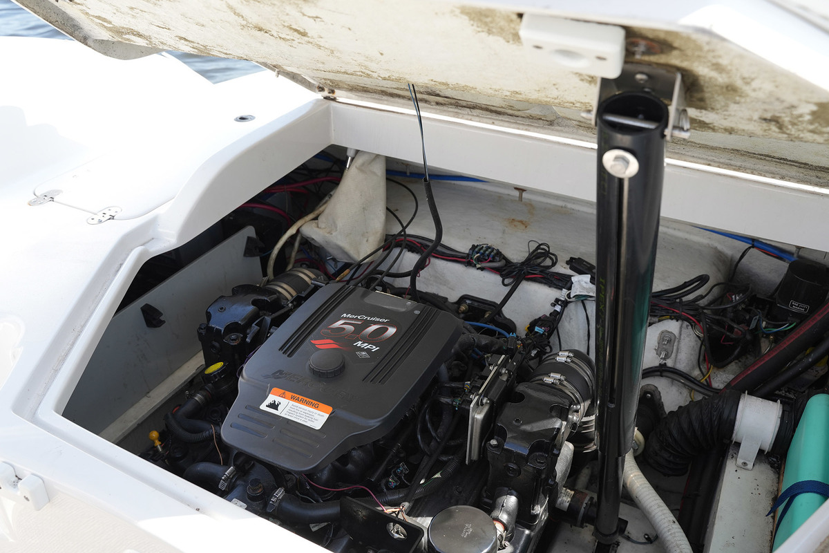 foto: 12 Four Winns 225 Sundowner
