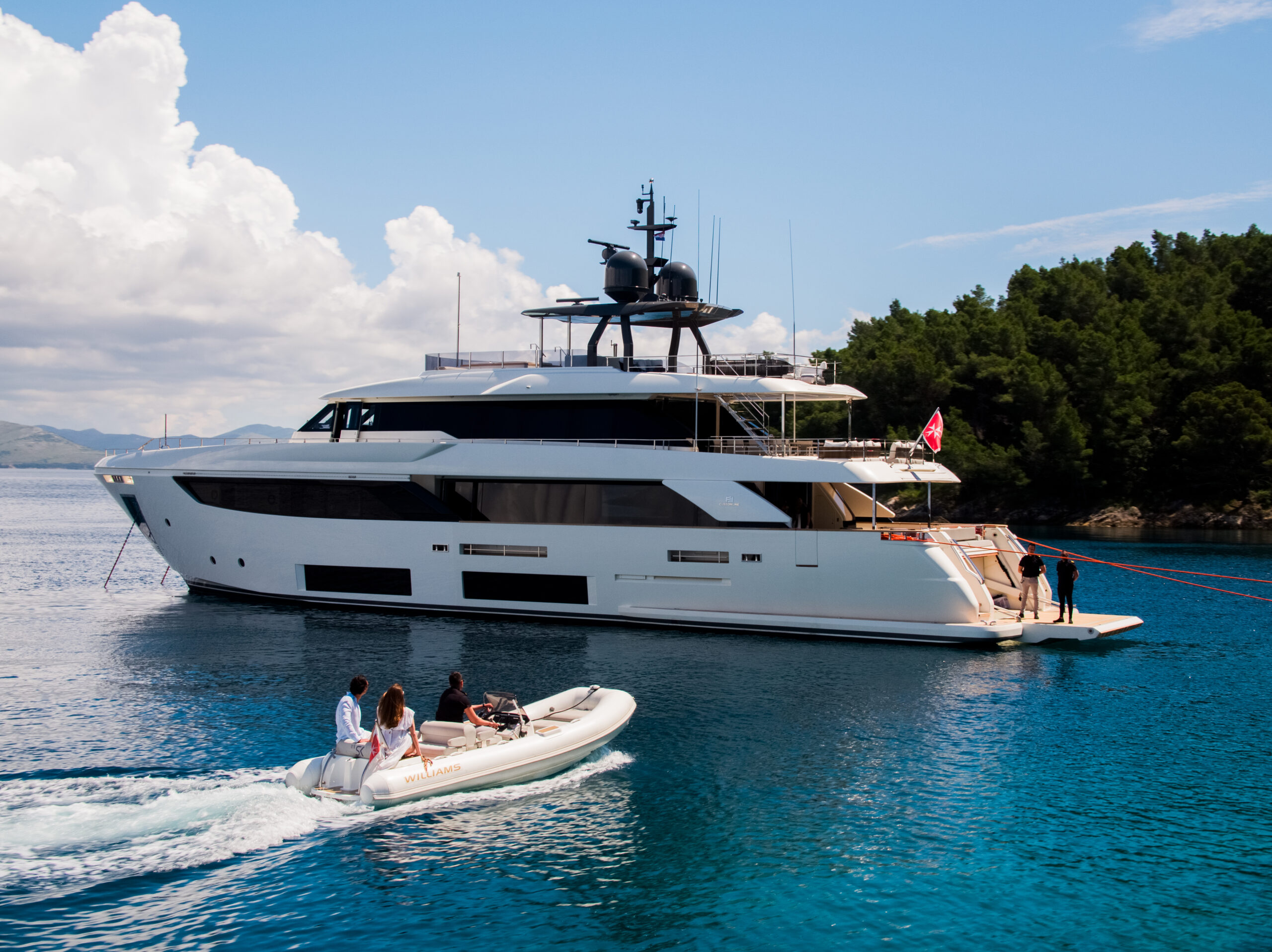foto: 51 Custom Line Navetta 33