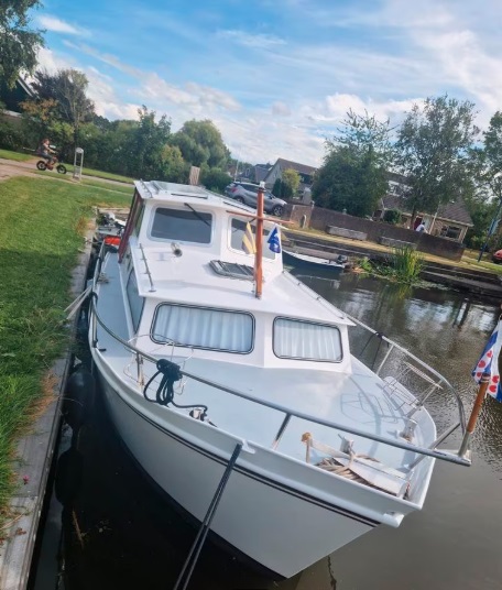 foto: 4  Curtevenne 830 Ak