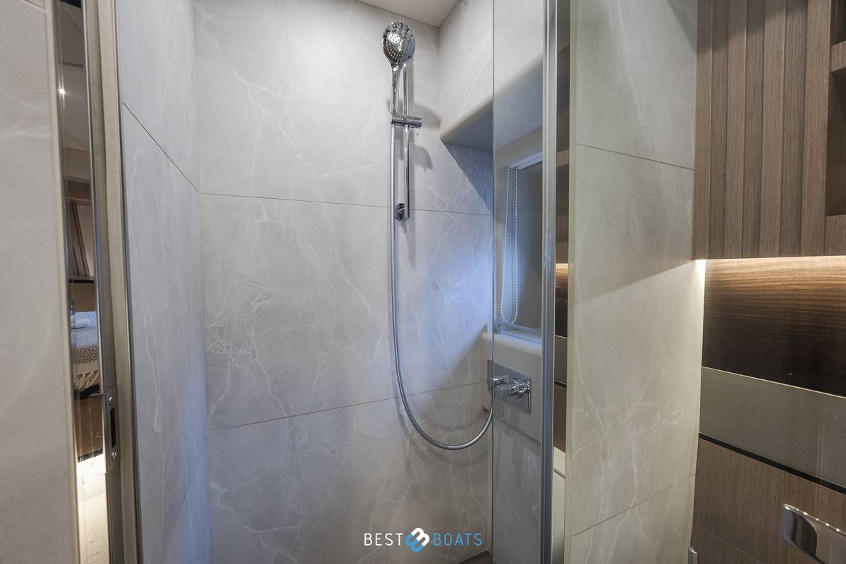 foto: 40 Absolute  Navetta 52