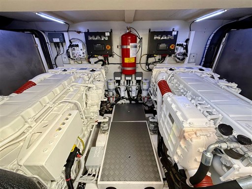 foto: 10 Ferretti Yachts 550