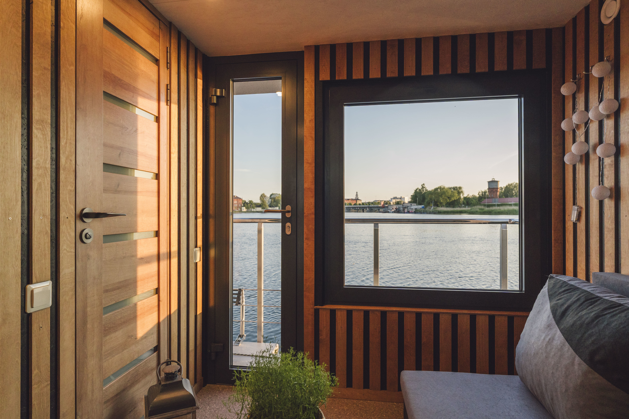 foto: 16 SHB Houseboat GTR 6.3