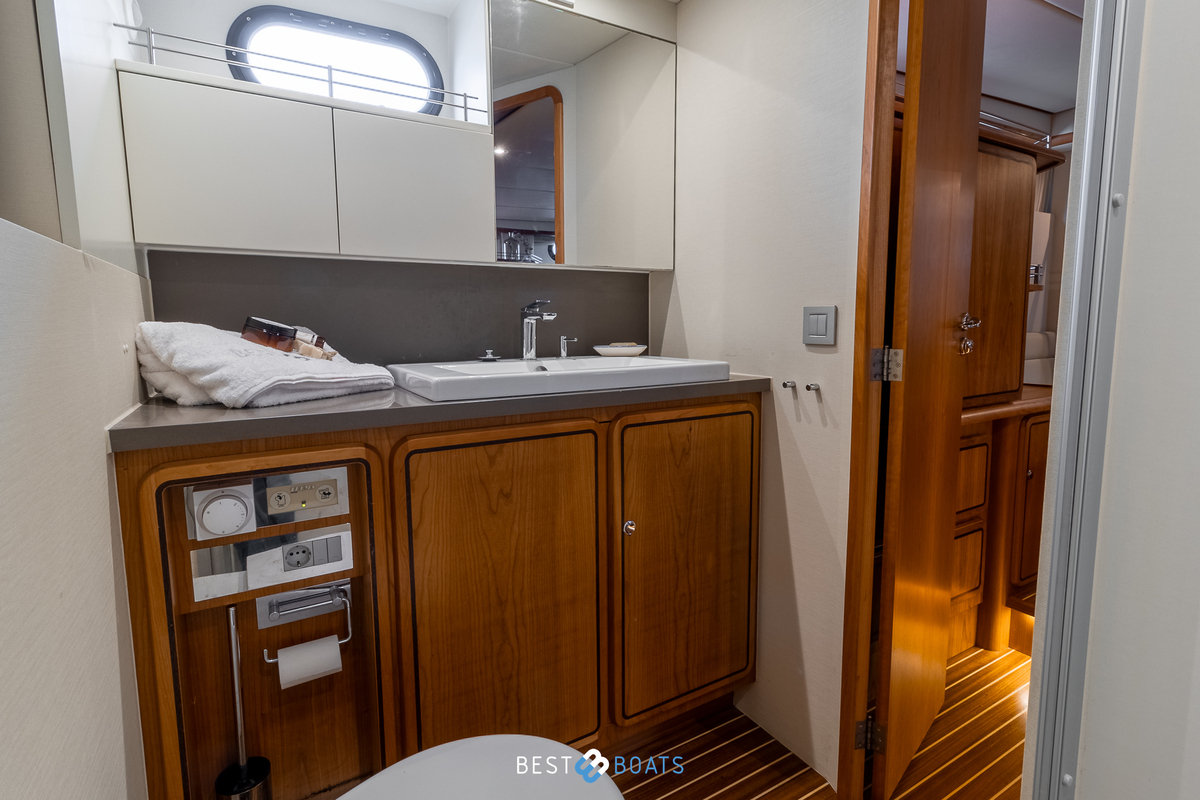 foto: 33 Linssen Grand Sturdy 500 AC Wheelhouse Long Top