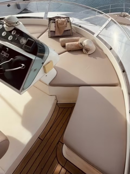 foto: 10 Fairline Squadron 52