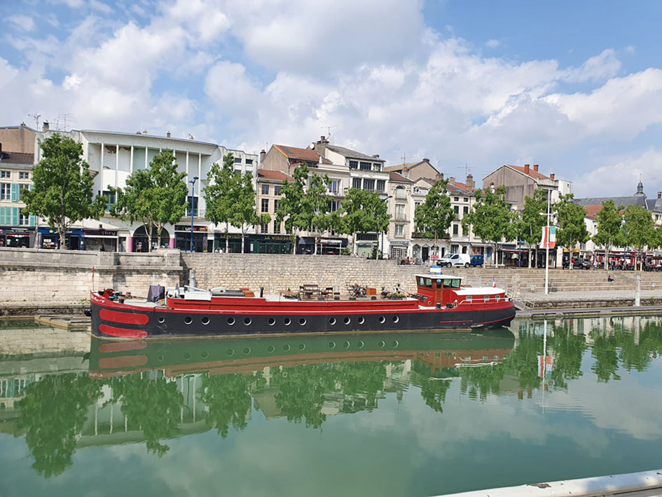 foto: 34 Spits Varend Woonschip 30.53 met UBC