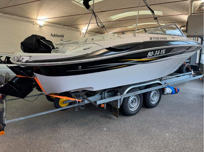 foto: 5 Four Winns  Horizon 210