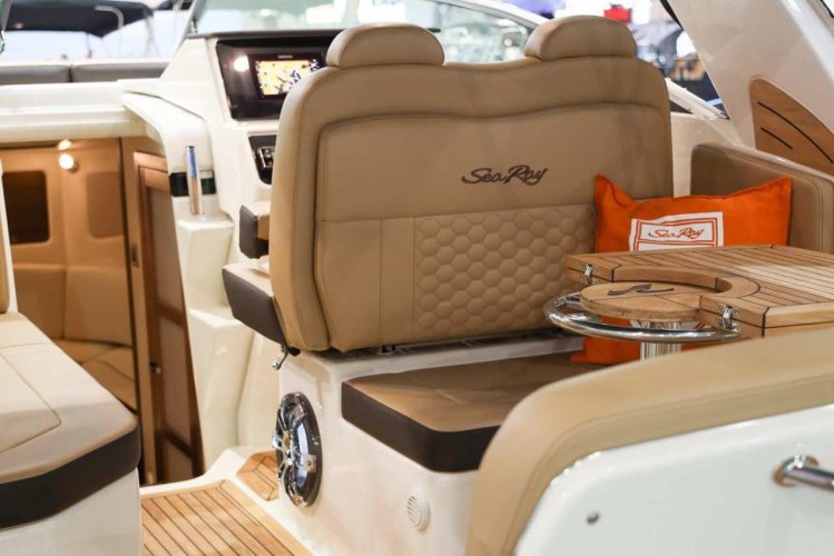 foto: 6 Sea Ray Sundancer 265