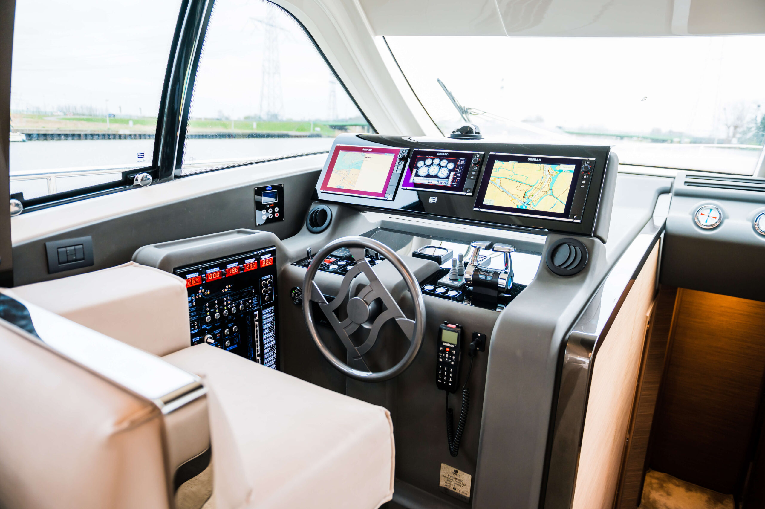 foto: 52 Ferretti Yachts 550