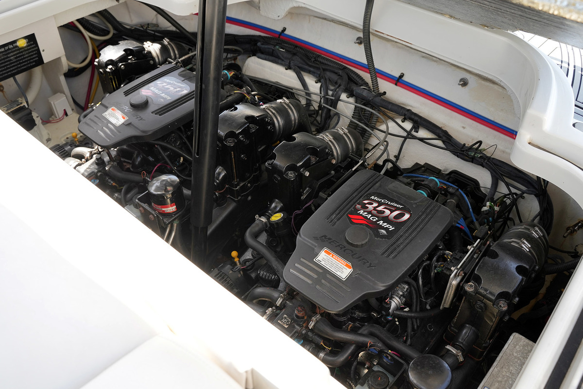 foto: 24 Crownline 315 SCR