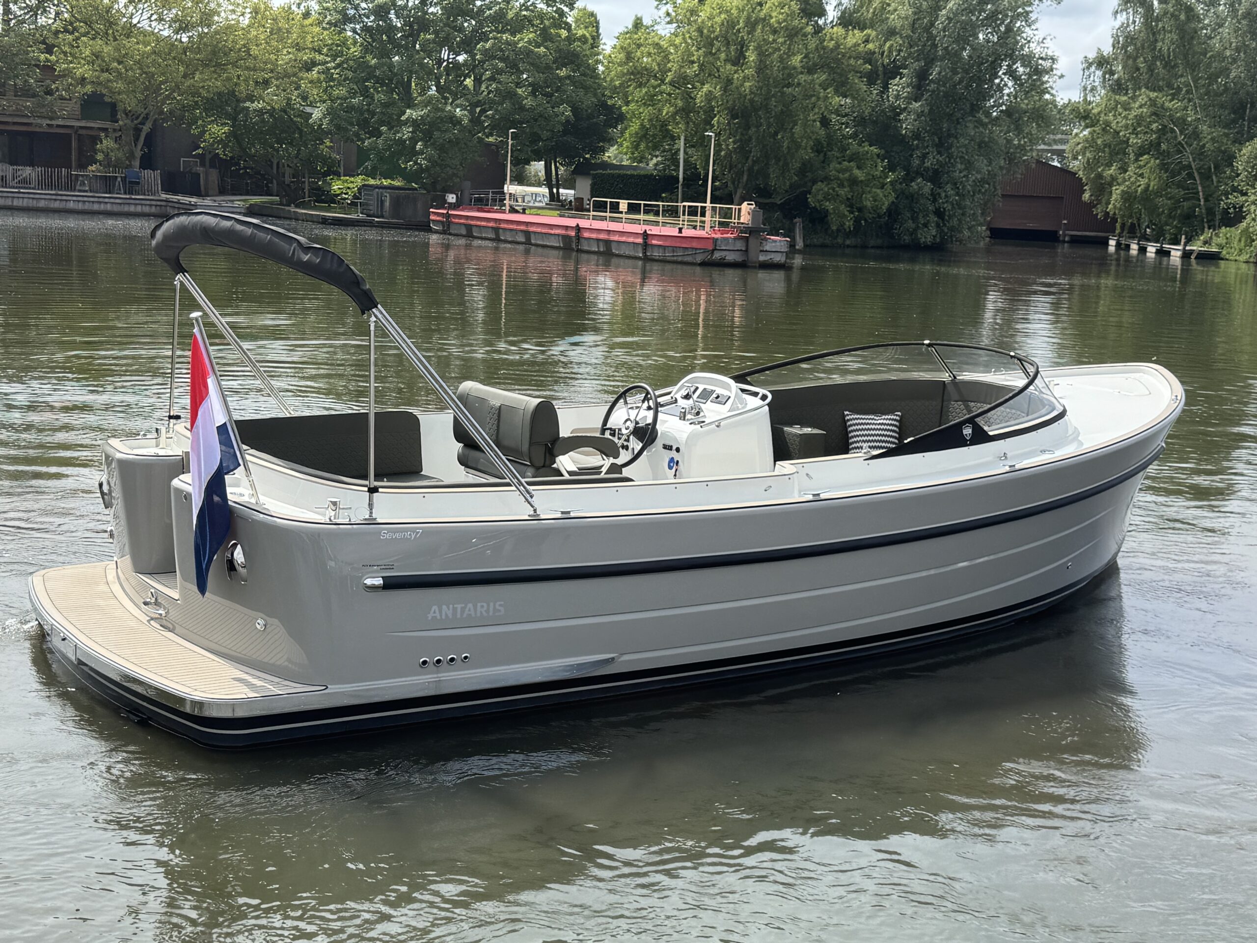 foto: 24 Antaris Seventy7 Sport