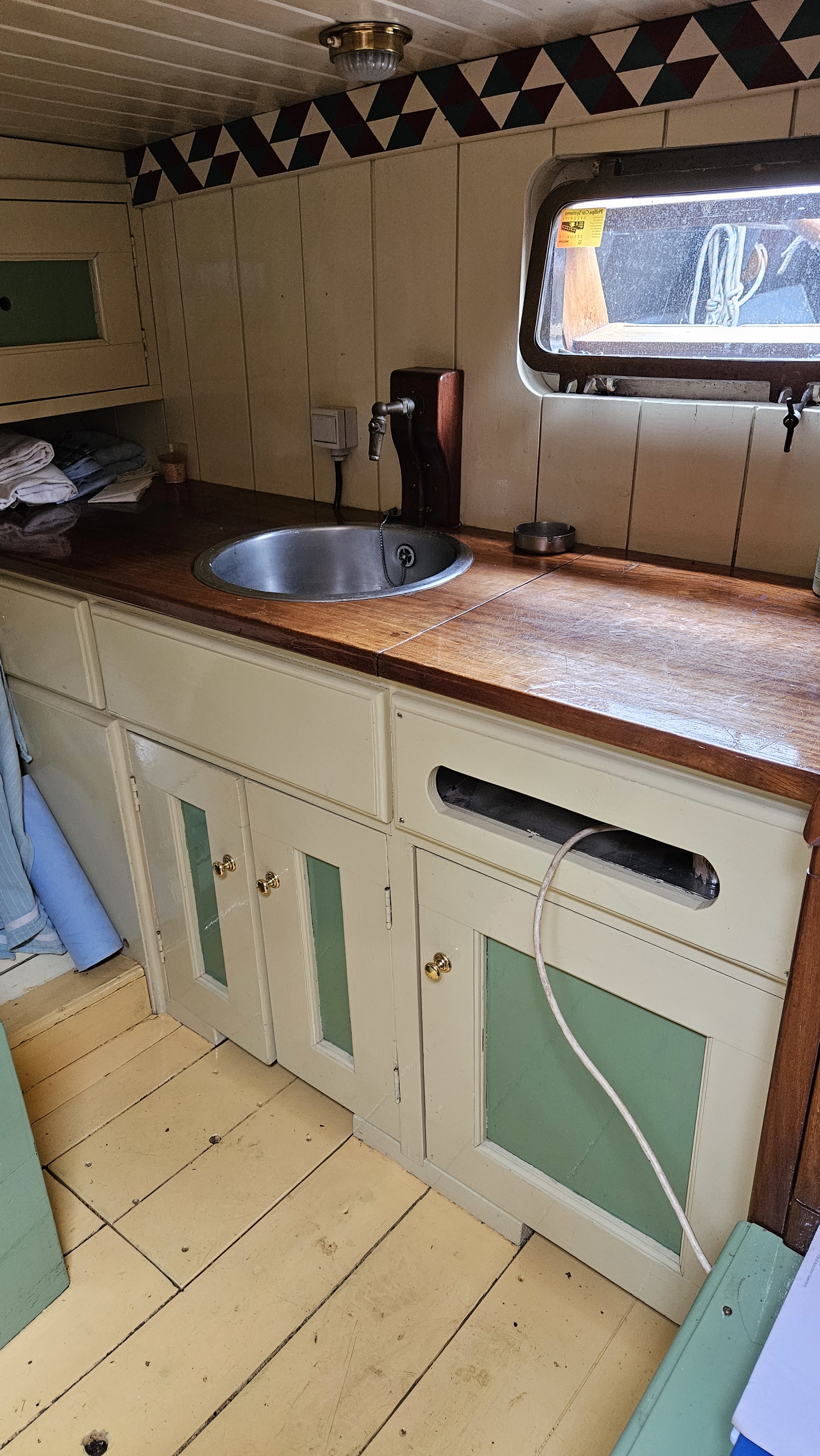 foto: 10 Zeeschouw Visserman