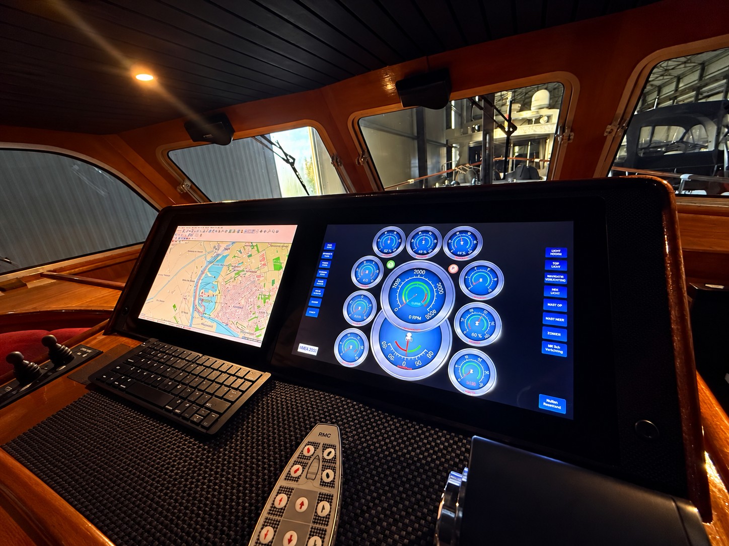 foto: 12 Crown yachts Crown Cruiser 12.85 OK Spiegeldeur