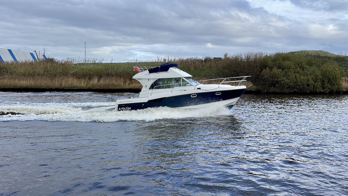 foto: 8 Beneteau Antares 980