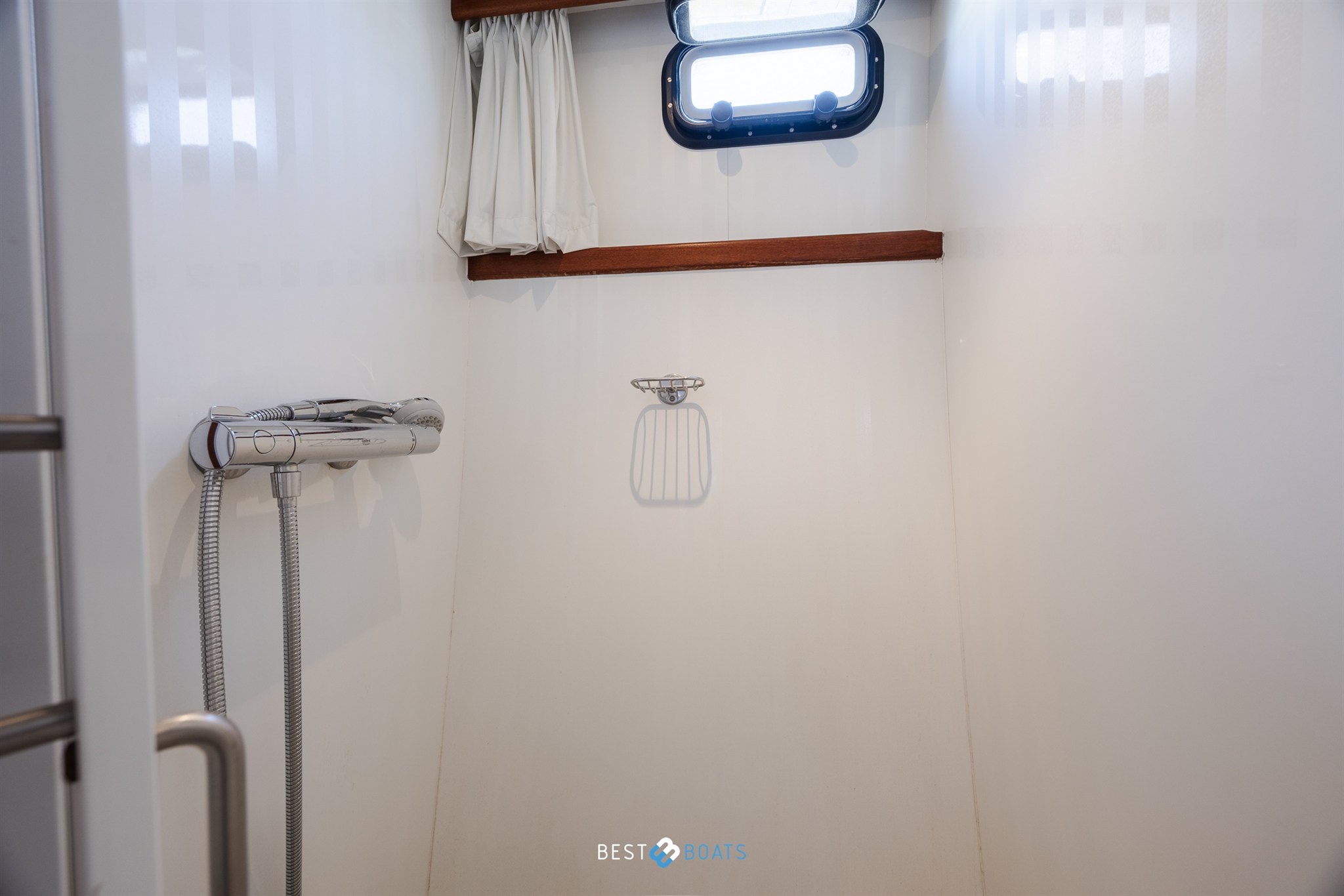 foto: 27 Vri-Jon Contessa 45E