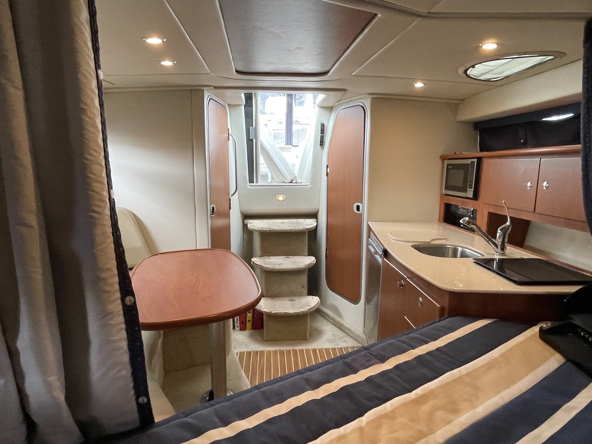 foto: 10 Bayliner  335 Cruiser