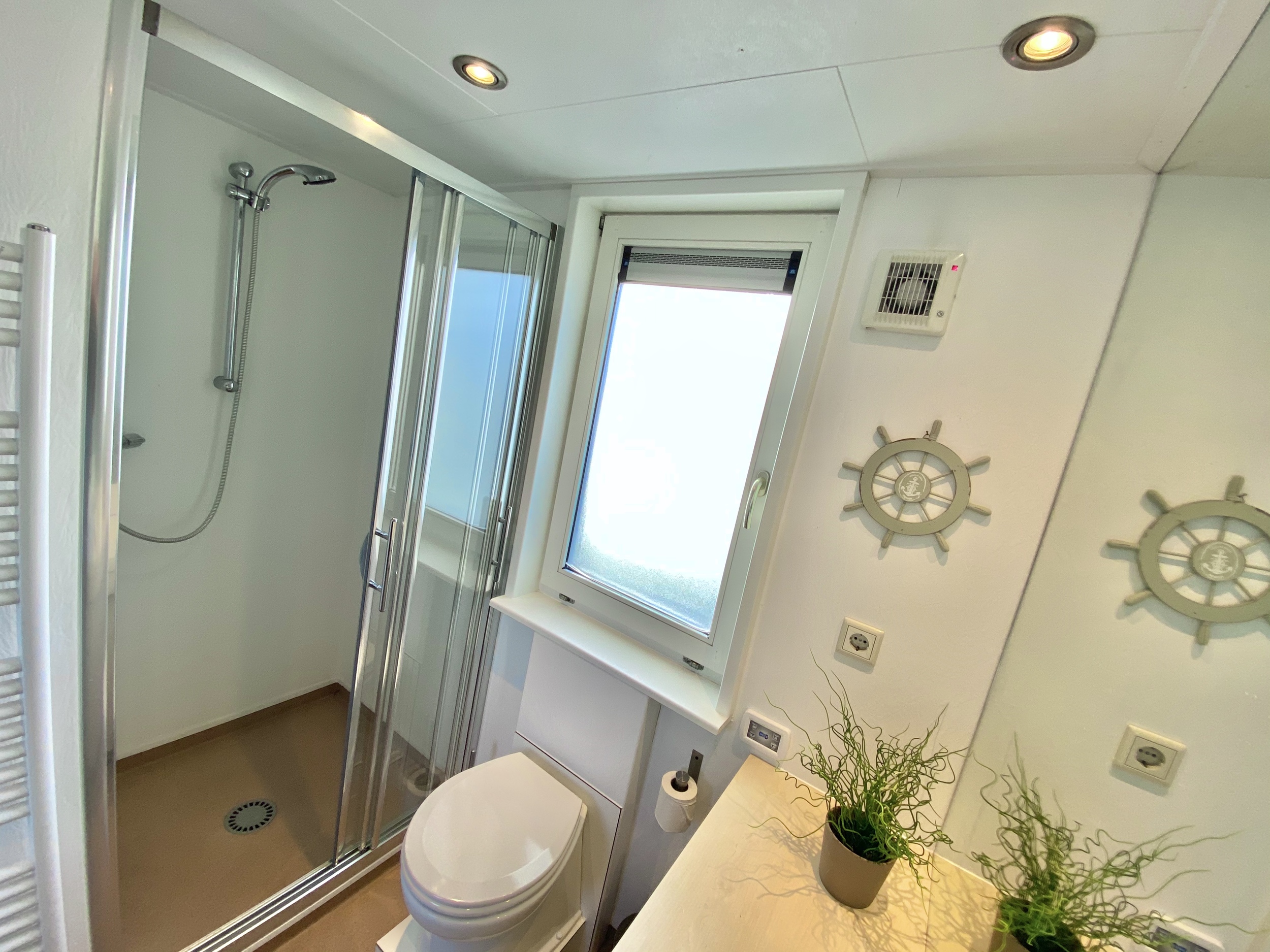 foto: 18 Prins HomeShip 1350 | VaarHuis | Houseboat