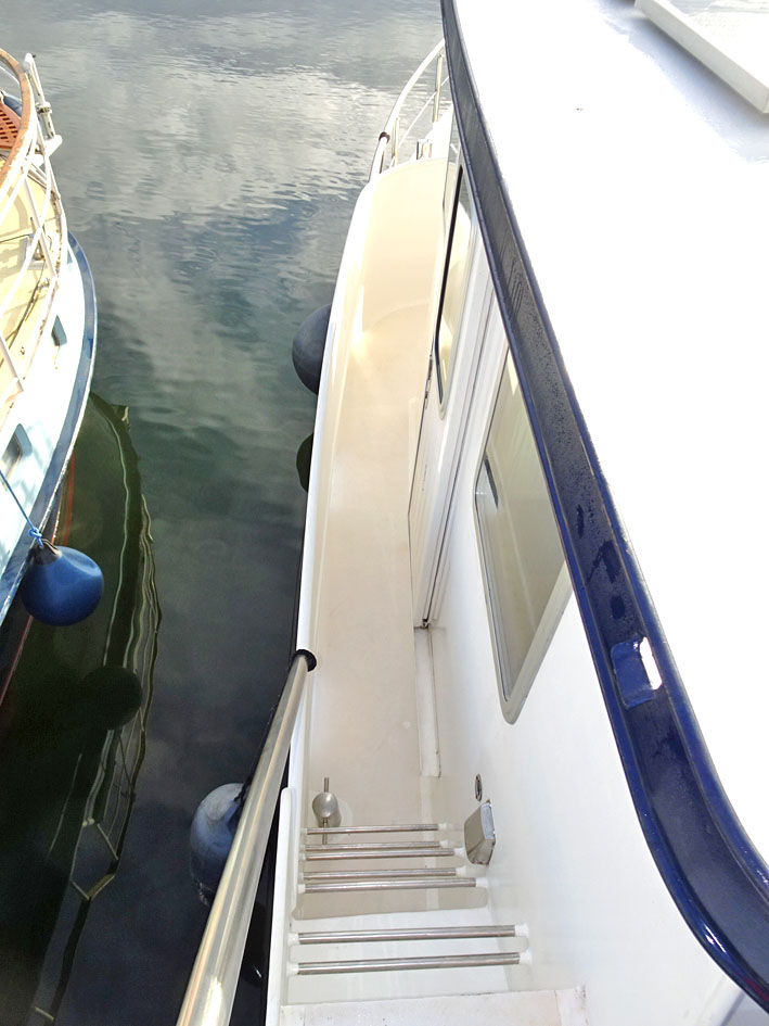 foto: 33 Trawlerjacht 48, zeegaand