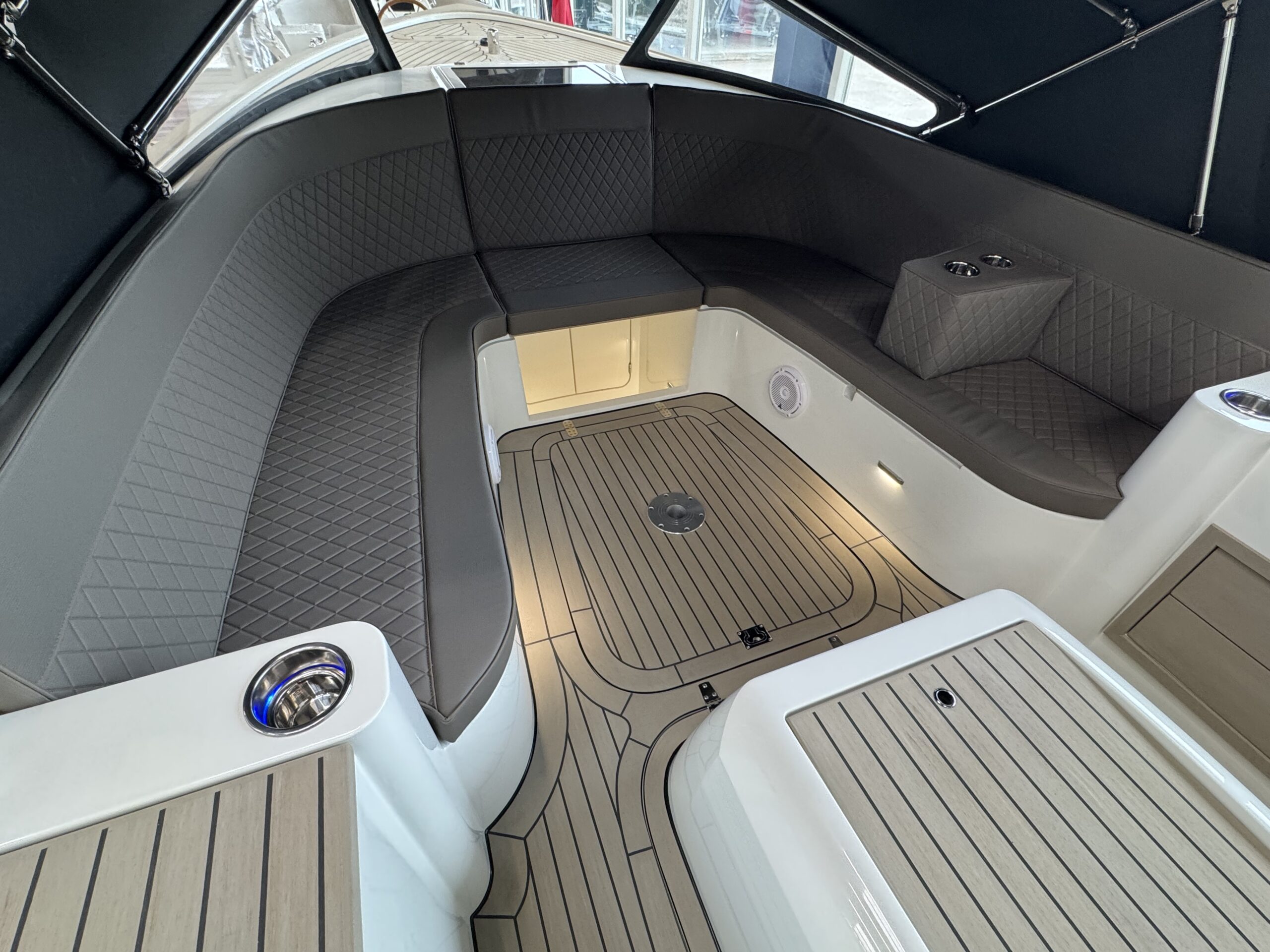 foto: 8 Antaris Seventy5 (op voorraad)
