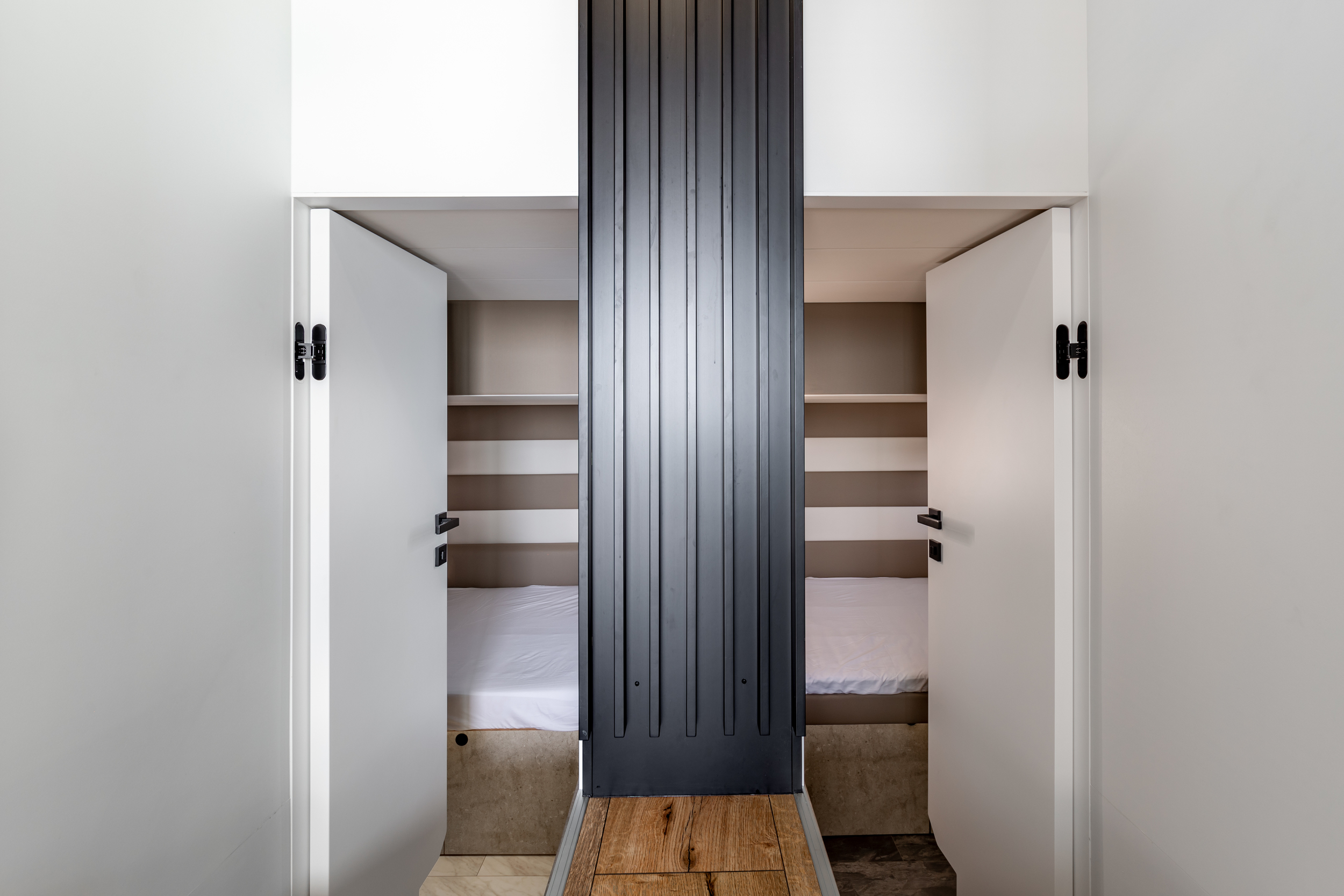 foto: 15 Nomadream Cat-House 1200 Double Decker Houseboat