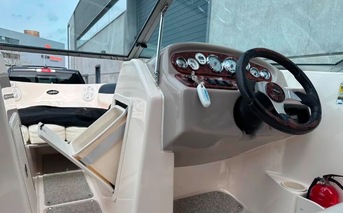 foto: 9  Rinker Captiva  212